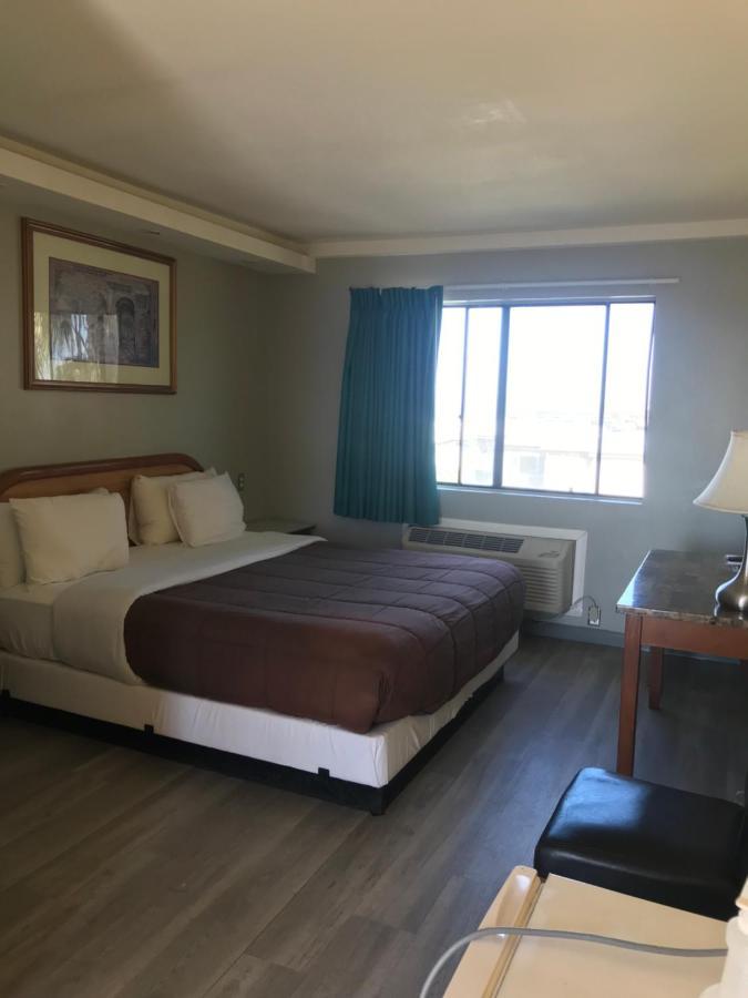 777 Motor Inn Huntington Beach Bagian luar foto