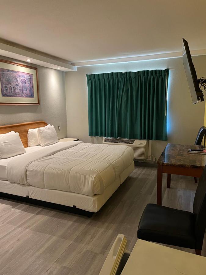 777 Motor Inn Huntington Beach Bagian luar foto