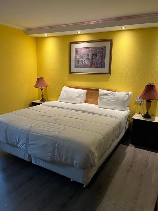 777 Motor Inn Huntington Beach Bagian luar foto