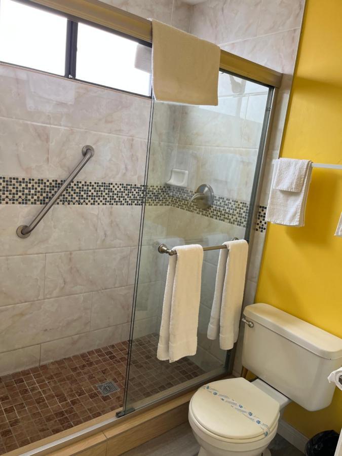 777 Motor Inn Huntington Beach Bagian luar foto